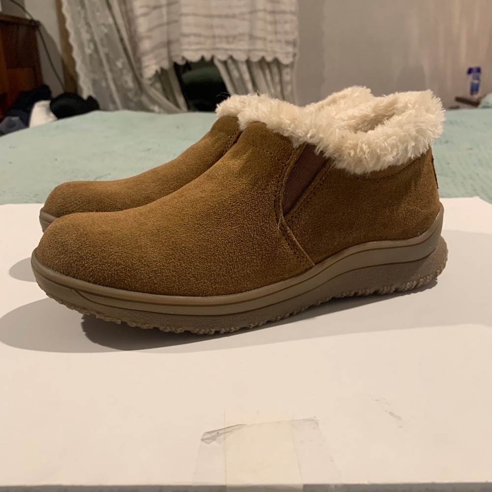 Womens Minnetonka shoes